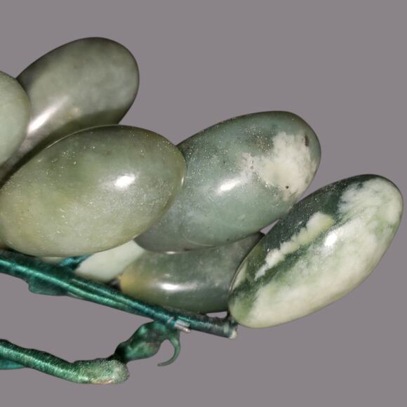 Polished Nephrite Jade Gemstone Fruit Grape Cluster & Peach Wired Carved Leaves - Picture 7 of 12
